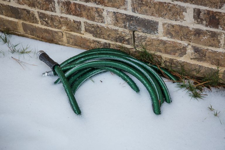Why draining your hose before freezing weather matters